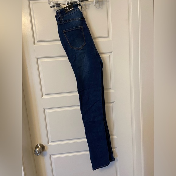 FASHION NOVA RIPPED BLUE JEANS SIZE 7/8 - Picture 9 of 9